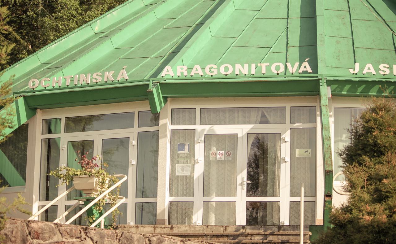 Hotel Hradok Jelsava Екстер'єр фото